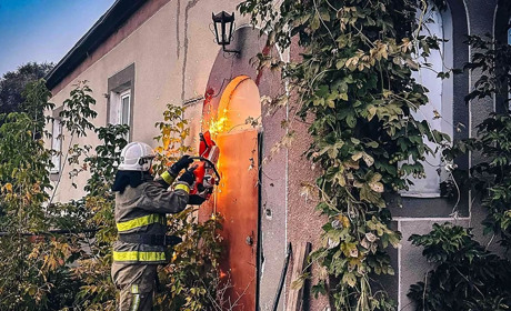 Трагедія під час пожежі на Ржищівщині: рятувальники виявили тіло чоловіка в будинку, що горів