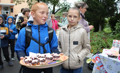 У Старокостянтинівському ліцеї наярмаркували для ЗСУ більше 100 тисяч гривень!