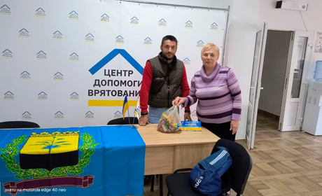 Переселенці з Покровська можуть отримати солодкі подарунки у чернівецькому хабі "Єднання"