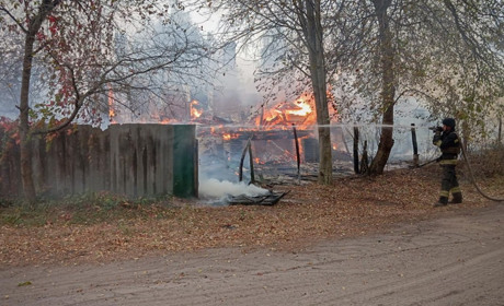ДСНС ліквідували пожежу в Шосткинському районі, що виникла внаслідок ворожої атаки