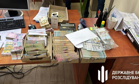 У сусідів: мільйони доларів на рахунку голови МСЕК, парк за мільярд гривень, 12000 доларів за групу