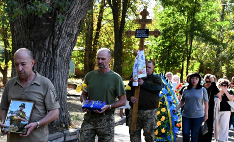У Нікополі попрощалися із загиблим героєм Віталієм Наслєдовим