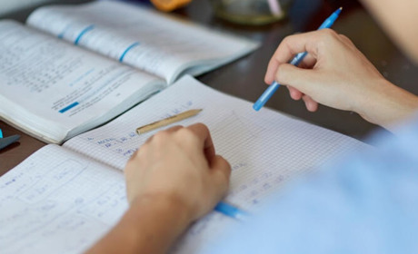 Як навчити дитину робити домашні завдання?