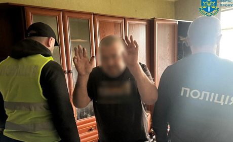 На Сумщині затримали чоловіка, який за гроші спалив автівку військового (ВІДЕО)