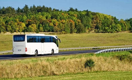 Запорізькі рятувальники отримали два автобуси від релокованої Мелітопольської громади