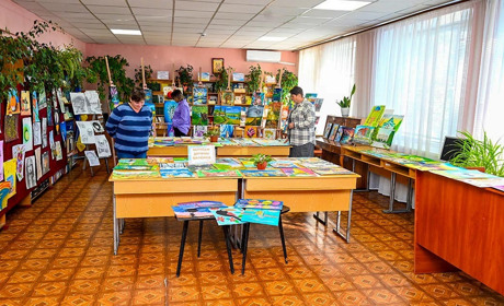 Зала, залита барвами й талантом: вернісаж дитячих малюнків у Центральній бібліотеці у Кагарлику