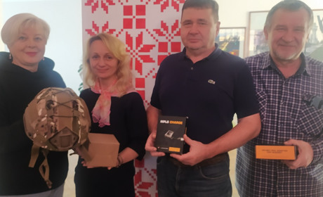 Артисти з Глухова концертами зібрали 13 тисяч гривень для воїна-земляка