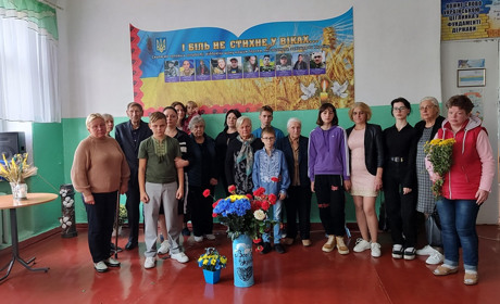 У Первомайській гімназії №10 відкрили Куточок пам'яті загиблих героїв