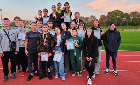 Новини воєнного часу. Перемоги на змаганнях, засідання ради, виховання дітей, збір макулатури