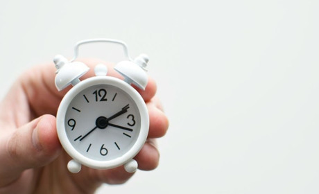 Це вже востаннє: коли в Україні переводять годинники на зимовий час 2024 року