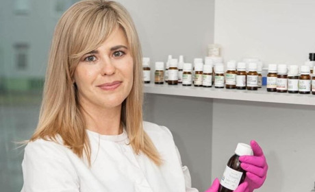 Переселенка з Енергодару відкрила власну справу з виготовлення косметики у Каневі