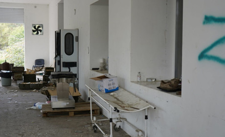 Обіцяють "покращення" за сім років. На Луганщині окупанти відремонтують лікарню до 2030 року