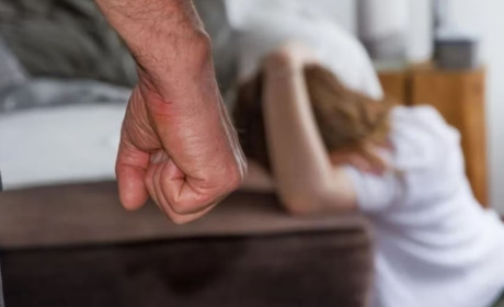 Житель Лозівського району ґвалтував своїх неповнолітніх доньок. Збоченцю загрожує до 15 років