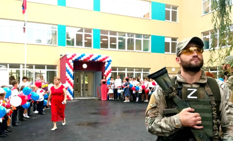 Zомбування триває. На Луганщині окупанти переконують молодь "у благих намірах" російської армії