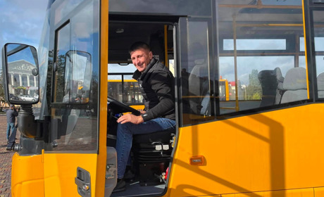 Менська громада отримала новий шкільний автобус
