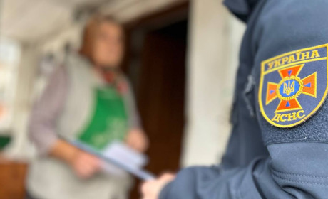 На старті опалювального сезону ДСНСники провели бесіди з жителями села Береза: про що говорили