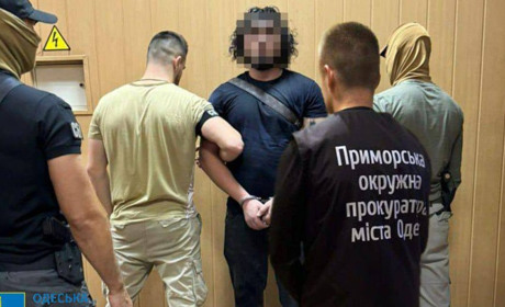 Вимагали 400 тис грн з військового: на Одещині затримали групу вимагачів