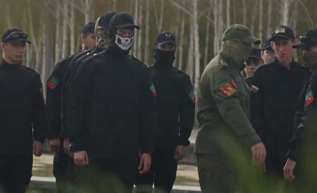 Молоді опричники в окупації: з бердянських дітей роблять дружинників і готують помирати за путіна