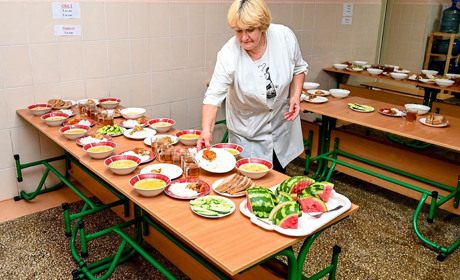 Обіди для учнів молодших класів тепер будуть безоплатними: їх профінансує держбюджет