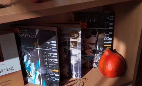 "Смак життя" на книжкових полицях: осіння виставка відкрилася в Южненській бібліотеці (ФОТО)