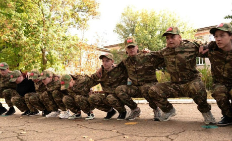 Окупанти провели в Бердянську змагання між школярами на готовність служити росії