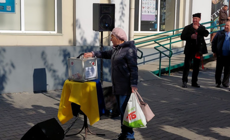 У Старокостянтинові провели благодійний концерт: збирали гроші військовим