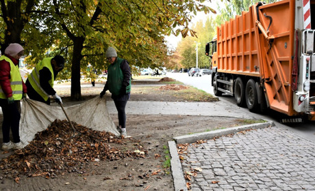 Попри обстріли, Нікополь продовжує благоустрій: які роботи тривають у місті