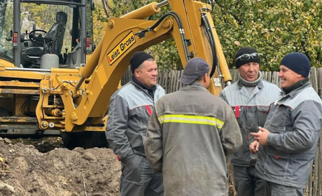 Поспішай повільно. У Лисичанську "відновлюють" водопостачання лише п’ятеро "гастарбайтерів"