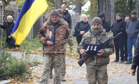 Прощання з підполковником та боротьба з пожежами на кордоні: головні новини Глухова 24 жовтня