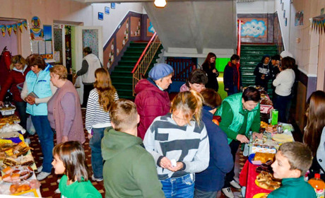 На світло й тепло для наших захисників: благодійний ярмарок у Переселенській гімназії