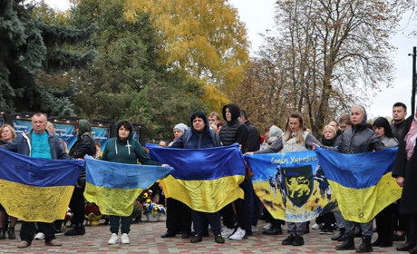 Алея Героїв з’явилась в Кегичівці: там розмістили 76 банерів зі світлинами загиблих військових