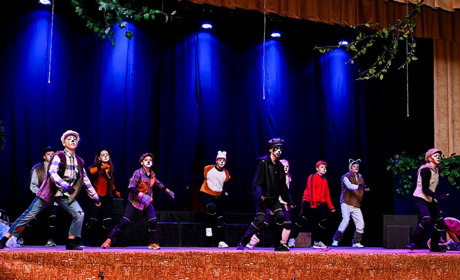 Знову — «Собаки», і знову — аншлаг: театральне свято в Кагарлицькому МЦКД (фоторепортаж)