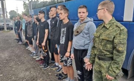 На лівобережжі Херсонщини посилили контроль над підлітками: хлопців не випускають з окупації