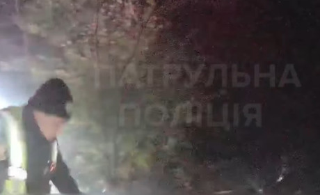 П'яний водій заїхав у річку, втікаючи від патрульних у Лужанах