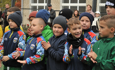На майданчику найменші та найбільш завзяті! У Первомайську дітлахи грали у футбол