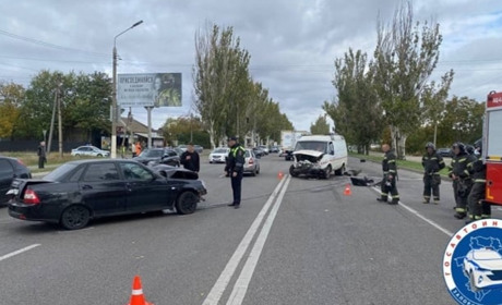 У Мелітополі сталася серйозна аварія за участю трьох автомобілів, у якій травмовано двох дітей