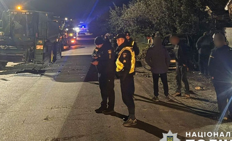 У Гадячі зіткнулися легковик та комбайн