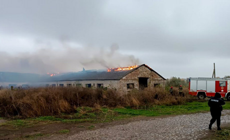 Рятувальники ліквідовують наслідки ворожих обстрілів в Обухівському районі: горіло й на Ржищівщині