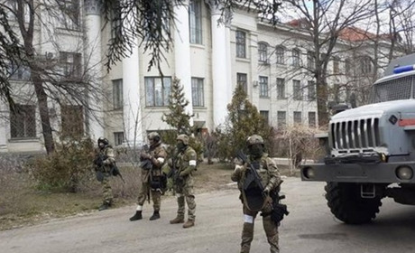 Окупанти посилили обшуки у Скадовську. Жителів просять уникати блокпостів та патрулів