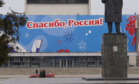 Від 5 листопада в центрі Луганська окупанти обмежують рух автівок на Театральній площі. Яка причина