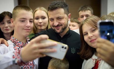 Діти з Фастівщини зустрілись з Президентом України і зіграли у футбол з хорватськими зірками