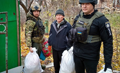 Поліцейські евакуювали пораненого мешканця Гуляйпільського до Запоріжжя