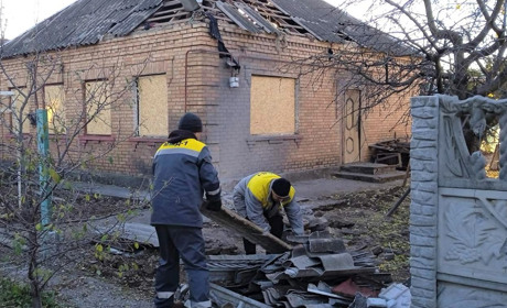 Комунальники Нікополя забезпечують чистоту та відновлюють інфраструктуру попри щоденні обстріли