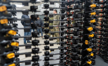 Херсонські громади передали морській піхоті Сил ТрО 300 дронів для захисту країни