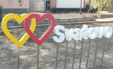 Постійні обстріли та високі ціни. Окупанти показали як живуть у Старобільську і Сватовому