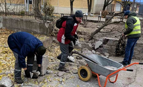 Комунальні служби Нікополя продовжують працювати, підтримуючи місто в належному стані