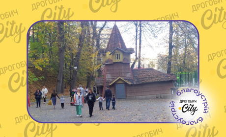 У Трускавці облаштували інклюзивний майданчик: він доступний навіть для дітей на кріслах колісних