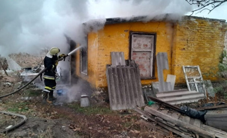 Тривожні події на Золотонощині: рятувальники ліквідували дві пожежі, одна з яких забрала життя