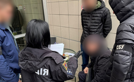 У Південному затримали посадовця-антикорупціонера за вимагання 17 тисяч доларів хабаря