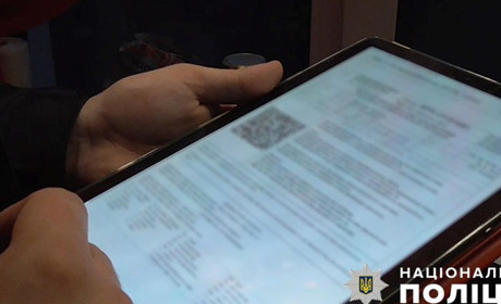 Продавали квитки в Європу за потрійною ціною: поліція провела обшуки у перекупів